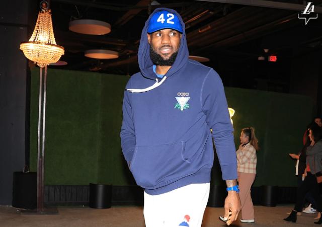 1667653106721015721.png 詹.png