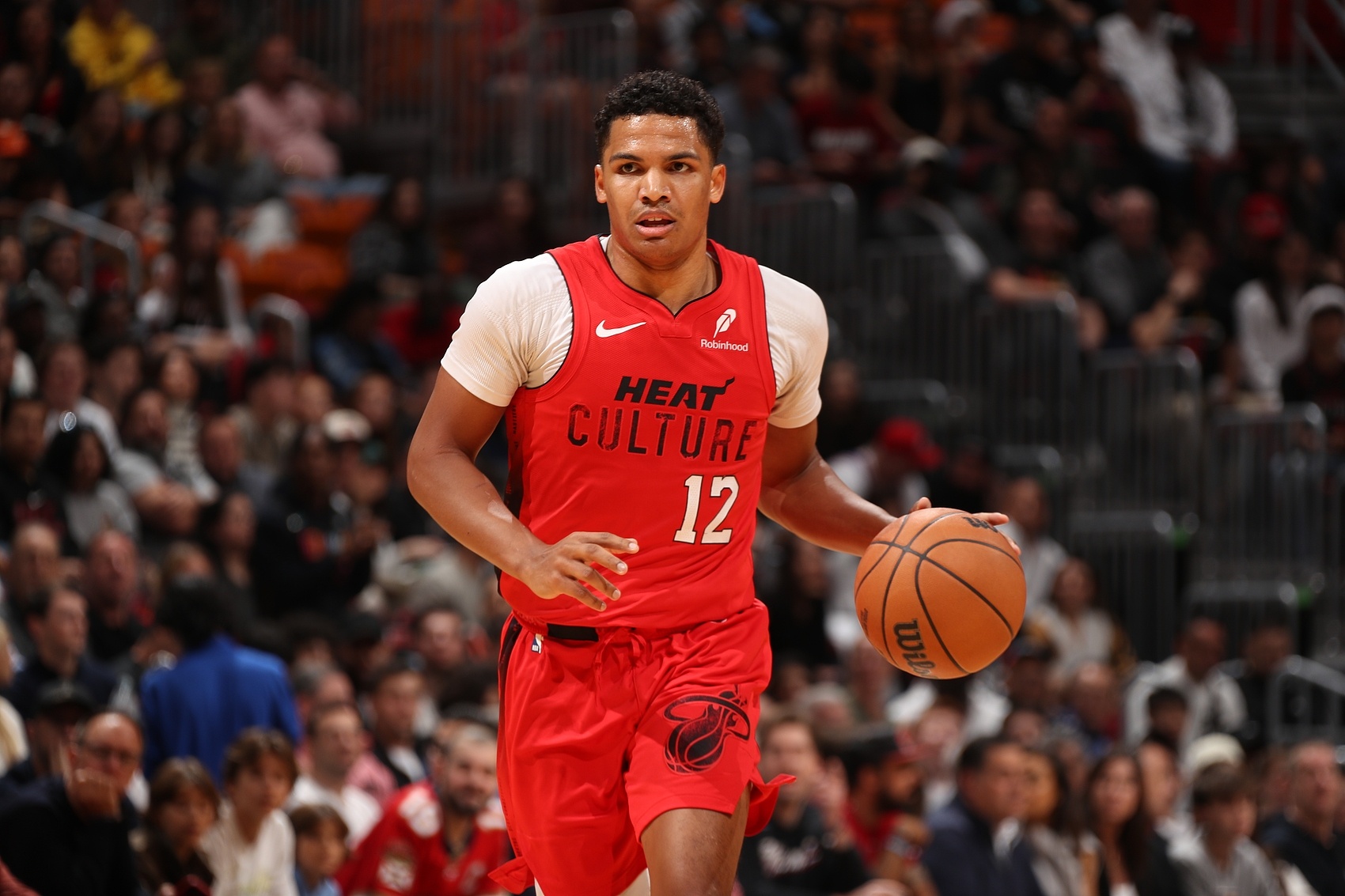 开云电子-斯波：德鲁·史密斯防守无处不在 是联盟最有价值防守球员之一