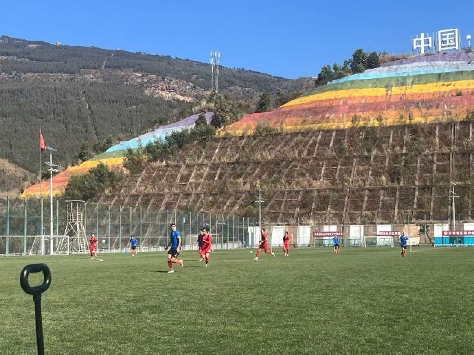 开云体育app-1月24日，上海海港B队在云南昆明海埂基地完成了为期三周的冬训