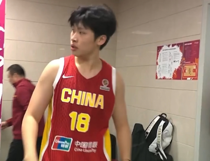 开云电子-胜捷克更衣室！王思雨笑开花，其余各将淡定，球队隐患还是多！|女篮|女篮世界杯|捷克女篮|中国女篮|陈明伶_新浪体育_新浪新闻